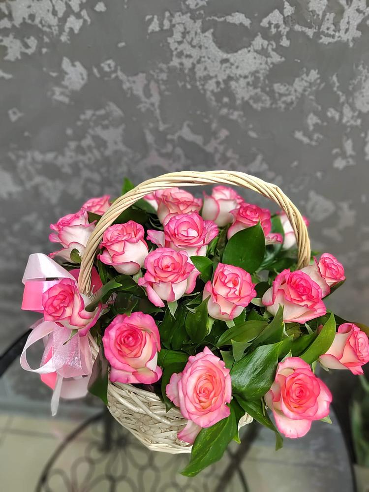 Цветочная композиция из Розы в корзине в Покровское Рузского района