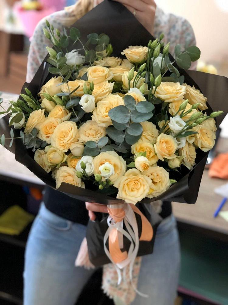 Букет цветов из: Розы и Лизиантусы в Покровское Рузского района