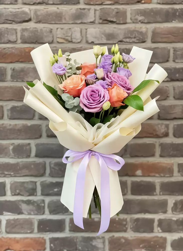 Букет цветов из: Лизиантусы и Розы в Покровское Рузского района