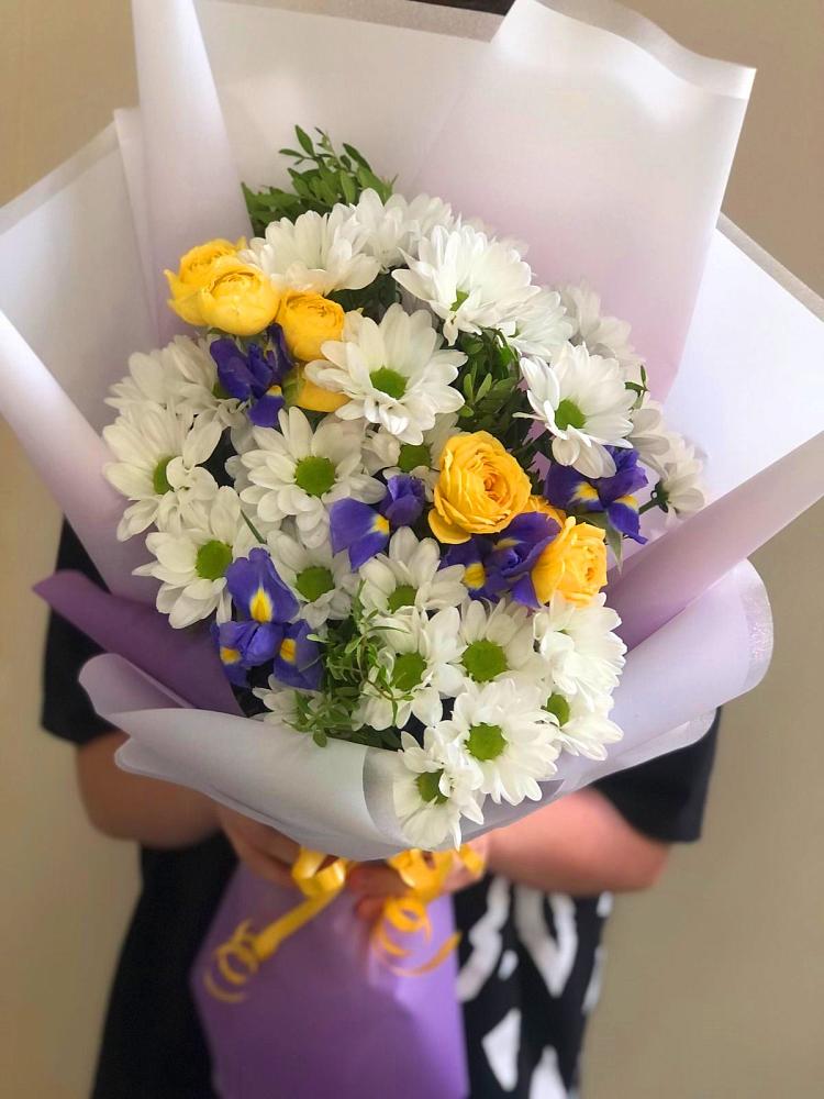 Букет цветов из: Ирисы, Хризантемы и Розы в Покровское Рузского района