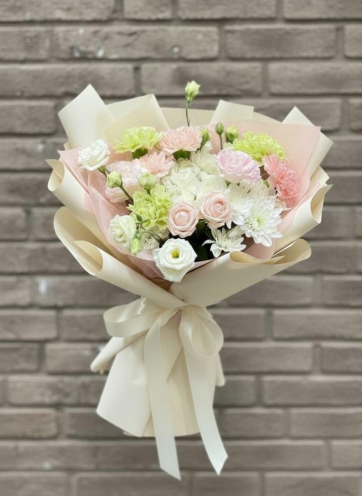 Букет цветов из: Гвоздики, Розы, Лизиантусы и Хризантемы в Покровское Рузского района