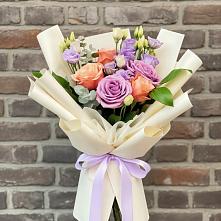 Букет цветов из:  Лизиантусы и Розы в Покровское Рузского района