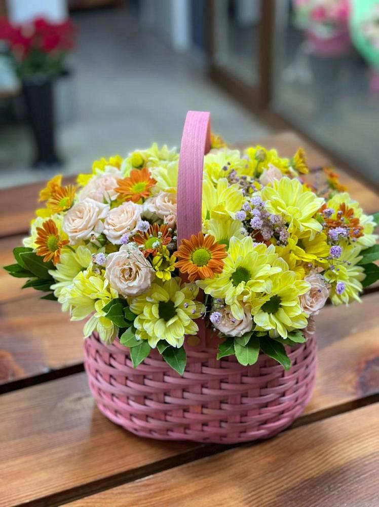Цветочная композиция из Хризантемы и Розы в корзине в Покровское Рузского района