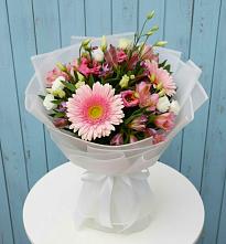 Букет цветов из:  Герберы, Альстромерии и Лизиантусы в Покровское Рузского района