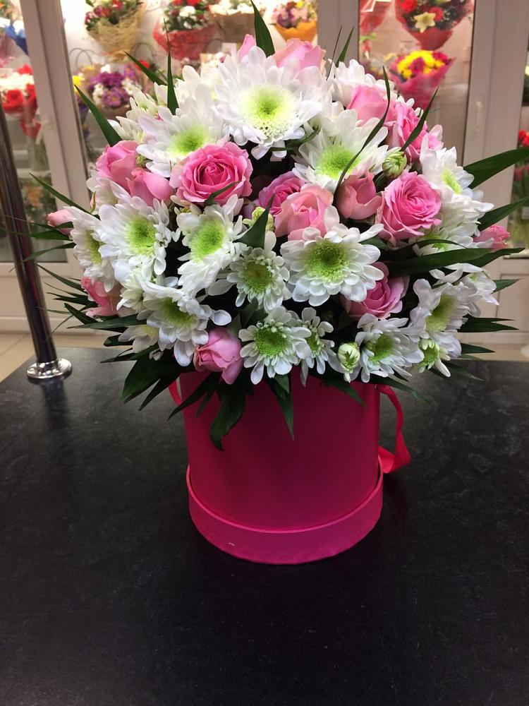 Цветочная композиция из Розы и Хризантемы в шляпной коробке в Покровское Рузского района