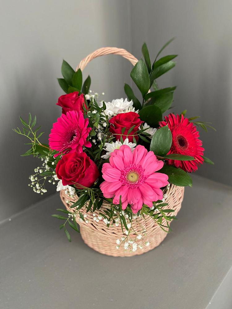 Цветочная композиция из Розы, Хризантемы и Герберы в корзине в Покровское Рузского района