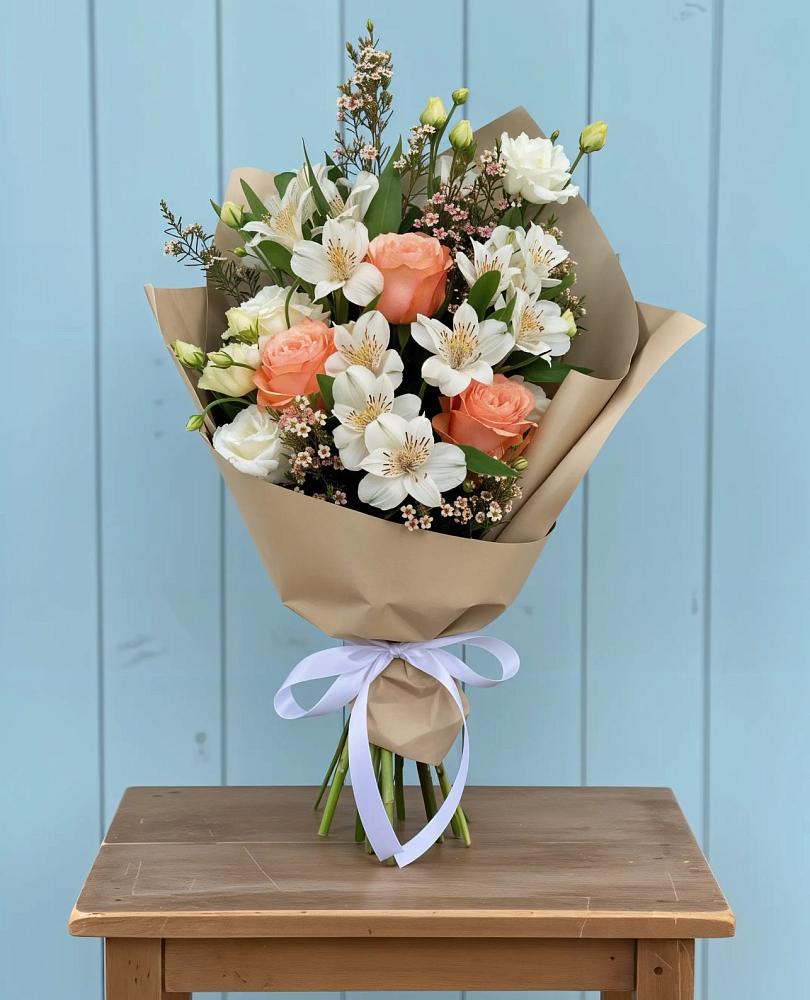 Букет цветов из: Альстромерии, Лизиантусы, Розы и Хризантемы в Покровское Рузского района