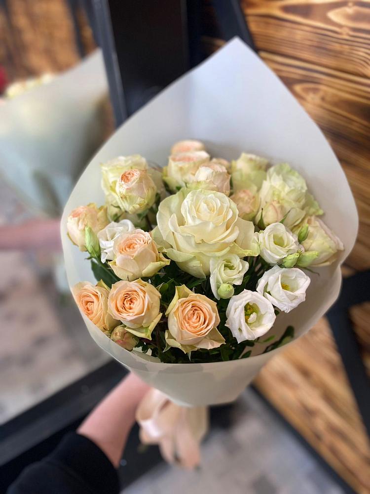 Букет цветов из: Розы и Лизиантусы в Покровское Рузского района